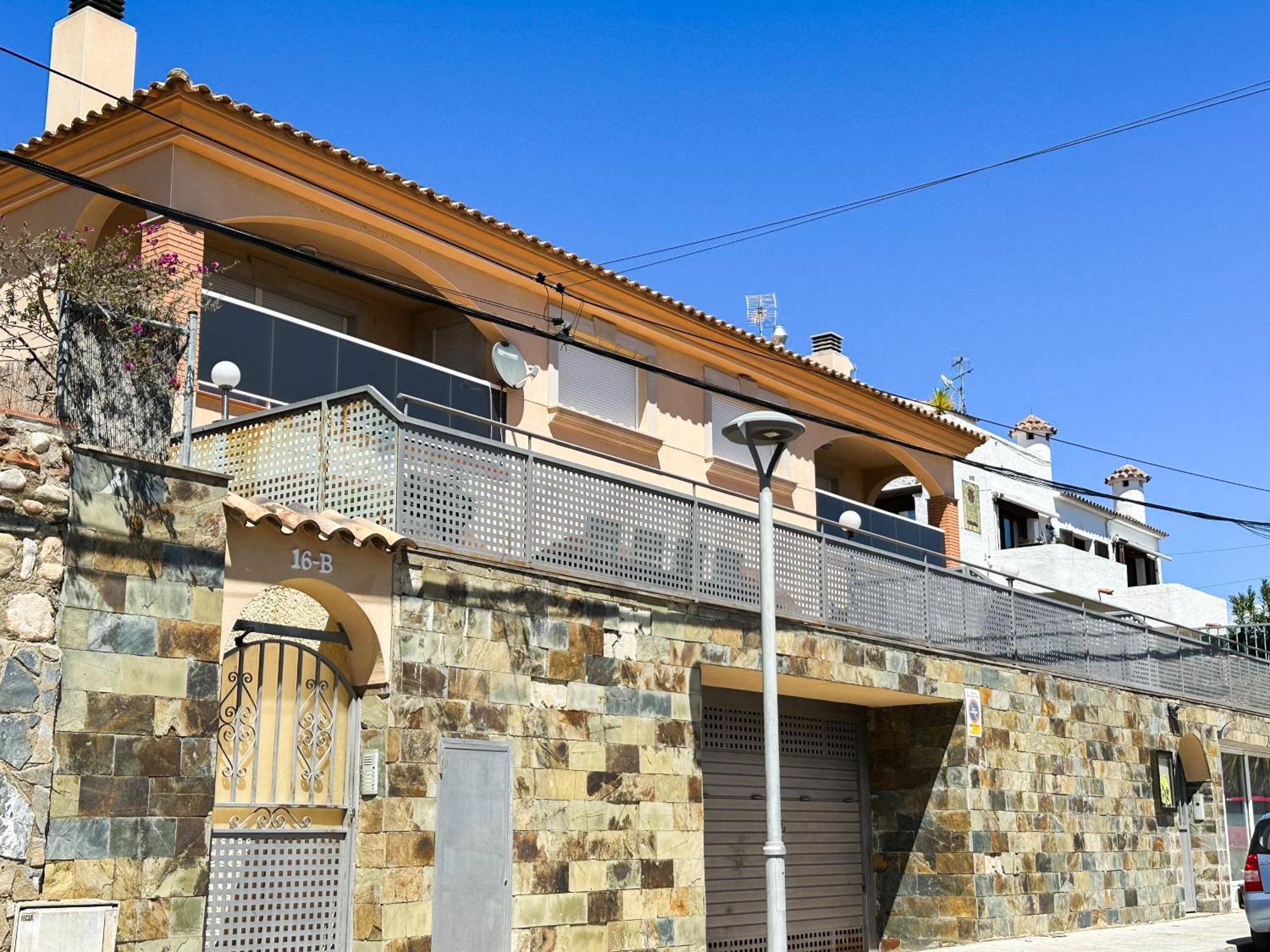 Acogedor Apartamento Cerca De La Playa Wifi Y Parking Apartment Mont-roig del Camp Exterior photo